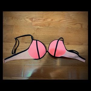 NWOT Victoria’s Secret Swim Top. 34D